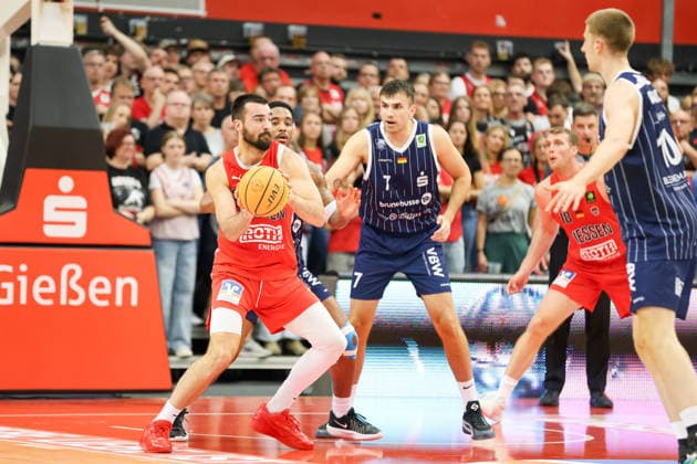 GER, GIESSEN 46ers vs. VfL SparkassenStars Bochum, Basketball, ProA, 3. Spieltag, Spielzeit 2026 2027, 04.10.2026,Viktor Kovacevic (Giessen 46ers) GER, GIESSEN 46ers vs. VfL SparkassenStars Bochum, Basketball, ProA, 3. Spieltag, Spielzeit 2026 2027, 04.10.2026 GIESSEN 46ers Copyright: xEibner-Pressefoto JavadxMohammadpourx EP_JMR