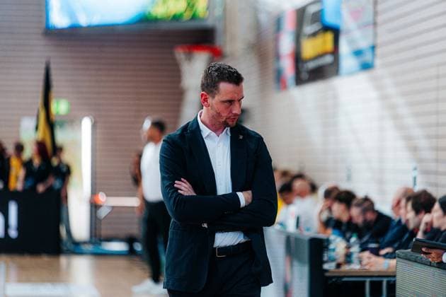 Vincent van Sliedregt (Medikamente per Klick Bayreuth, Headcoach) GER, Kreisbau Kirchheim Knights vs. Medikamente per Klick Bayreuth, Barmer 2. Basketball Bundesliga, 3. Spieltag, Saison 2026 2027, 04.10.2026 GER, Kreisbau Kirchheim Knights vs. Medikamente per Klick Bayreuth, Barmer 2. Basketball Bundesliga, 3. Spieltag, Saison 2026 2027, 04.10.2026 Kirchheim u. Teck Copyright: xEibner-Pressefoto NinaxSanderx EP_NSR
