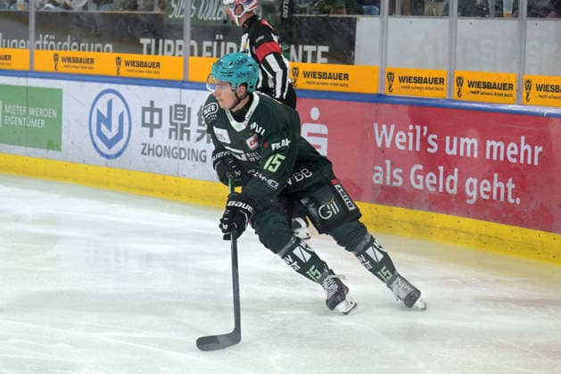 Dominik Klein (Bietigheim Steelers, 15) am Puck Bietigheim Steelers vs. EC Kassel Huskies, Eishockey, DEL 2, 06.Hauptrundenspiel, Saison 2026 2027, 04.10.2026 Bietigheim Steelers vs. EC Kassel Huskies, Eishockey, DEL 2, 06.Hauptrundenspiel, Saison 2026 2027, 04.10.2026 Bietigheim Copyright: xEibner-Pressefotox EP_TBR