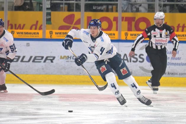 Leonhard Korus (EC Kassel Huskies, 04) am Puck Bietigheim Steelers vs. EC Kassel Huskies, Eishockey, DEL 2, 06.Hauptrundenspiel, Saison 2026 2027, 04.10.2026 Bietigheim Steelers vs. EC Kassel Huskies, Eishockey, DEL 2, 06.Hauptrundenspiel, Saison 2026 2027, 04.10.2026 Bietigheim Copyright: xEibner-Pressefotox EP_TBR