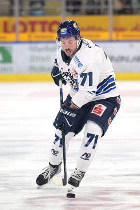 Tristan Keck (EC Kassel Huskies, 71) am Puck Bietigheim Steelers vs. EC Kassel Huskies, Eishockey, DEL 2, 06.Hauptrundenspiel, Saison 2026 2027, 04.10.2026 Bietigheim Steelers vs. EC Kassel Huskies, Eishockey, DEL 2, 06.Hauptrundenspiel, Saison 2026 2027, 04.10.2026 Bietigheim Copyright: xEibner-Pressefotox EP_TBR