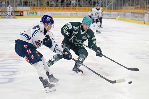 Daniil Afonin (EC Kassel Huskies, 24) am Puck im Zweikampf mit Mike Fischer (Bietigheim Steelers, 91) Bietigheim Steelers vs. EC Kassel Huskies, Eishockey, DEL 2, 06.Hauptrundenspiel, Saison 2026 2027, 04.10.2026 Bietigheim Steelers vs. EC Kassel Huskies, Eishockey, DEL 2, 06.Hauptrundenspiel, Saison 2026 2027, 04.10.2026 Bietigheim Copyright: xEibner-Pressefotox EP_TBR