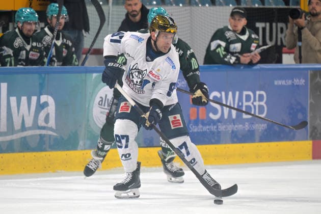 Matt White (EC Kassel Huskies, 97) am Puck Bietigheim Steelers vs. EC Kassel Huskies, Eishockey, DEL 2, 06.Hauptrundenspiel, Saison 2026 2027, 04.10.2026 Bietigheim Steelers vs. EC Kassel Huskies, Eishockey, DEL 2, 06.Hauptrundenspiel, Saison 2026 2027, 04.10.2026 Bietigheim Copyright: xEibner-Pressefotox EP_TBR