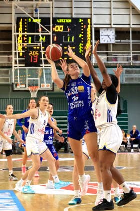 04.10.2026, Deutschland, GER, DEU, Basketball, DBBL,1.Bundesliga, 1.Tag, Saison 2026 2027, Berlin, ALBA Berlin vs Marburg Fanta Gassama ( ALBA Berlin 10 ), Lillian Christine Meister ( BC Marburg 52 ) nordphoto GmbH Engler Berlin Soemmeringhalle Berlin Deutschland Copyright: xNordphotox xEnglerx