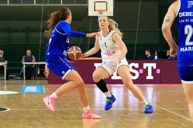 04.10.2026, Deutschland, GER, DEU, Basketball, DBBL,1.Bundesliga, 1.Tag, Saison 2026 2027, Berlin, ALBA Berlin vs Marburg Tara Wallack ( ALBA Berlin 1 ),. Amelia Sophia Hassett ( BC Marburg 22 ) nordphoto GmbH Engler Berlin Soemmeringhalle Berlin Deutschland Copyright: xNordphotox xEnglerx