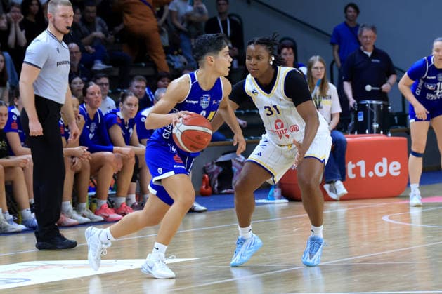 04.10.2026, Deutschland, GER, DEU, Basketball, DBBL,1.Bundesliga, 1.Tag, Saison 2026 2027, Berlin, ALBA Berlin vs Marburg Oceane Monpierre ( ALBA Berlin 31 ), Ana Raimundo ( BC Marburg 6 ) nordphoto GmbH Engler Berlin Soemmeringhalle Berlin Deutschland Copyright: xNordphotox xEnglerx