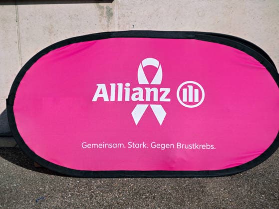 Motto Pinktober Gemeinsam gegen Brustkrebs, Allianz Aufsteller GER, Fussball, VfB Stuttgart vs. 1. FC Union Berlin, Google Pixel Frauen-Bundesliga, 6 Spieltag, Stuttgart, Saison 2026 2027, 04.10.2026 GER, Fussball, VfB Stuttgart vs. 1. FC Union Berlin, Google Pixel Frauen-Bundesliga, 6. Spieltag, Stuttgart, Saison 2026 2027, 04.10.2026 Stuttgart Copyright: xCarstenxSchweringx EP_CSG