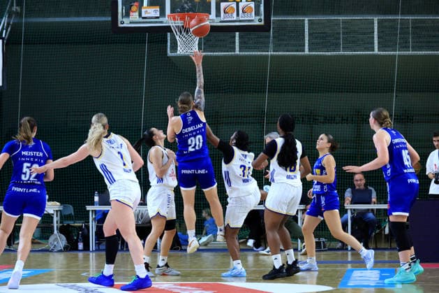 04.10.2026, Deutschland, GER, DEU, Basketball, DBBL,1.Bundesliga, 1.Tag, Saison 2026 2027, Berlin, ALBA Berlin vs Marburg Lena Gohlisch ( ALBA Berlin 12 ), Oceane Monpierre ( ALBA Berlin 31 ), Fanta Gassama ( ALBA Berlin 10 ), Lea Debeljak ( BC Marburg 20 ) nordphoto GmbH Engler Berlin Soemmeringhalle Berlin Deutschland Copyright: xNordphotox xEnglerx