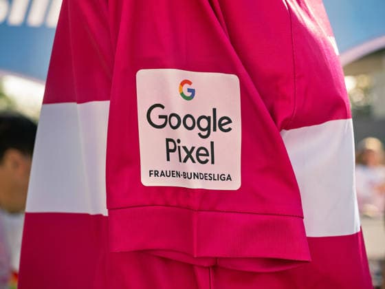 Motto Pinktober Gemeinsam gegen Brustkrebs, Sondertrikot VfB Stuttgart, Emblem Google Pixel Frauen-Bundesliga GER, Fussball, VfB Stuttgart vs. 1. FC Union Berlin, Google Pixel Frauen-Bundesliga, 6 Spieltag, Stuttgart, Saison 2026 2027, 04.10.2026 GER, Fussball, VfB Stuttgart vs. 1. FC Union Berlin, Google Pixel Frauen-Bundesliga, 6. Spieltag, Stuttgart, Saison 2026 2027, 04.10.2026 Stuttgart Copyright: xCarstenxSchweringx EP_CSG
