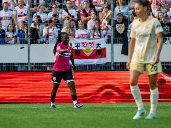 Mira Arouna (VfB Stuttgart, 21) entschuldigt sich GER, Fussball, VfB Stuttgart vs. 1. FC Union Berlin, Google Pixel Frauen-Bundesliga, 6 Spieltag, Stuttgart, Saison 2026 2027, 04.10.2026 GER, Fussball, VfB Stuttgart vs. 1. FC Union Berlin, Google Pixel Frauen-Bundesliga, 6. Spieltag, Stuttgart, Saison 2026 2027, 04.10.2026 Stuttgart Copyright: xCarstenxSchweringx EP_CSG