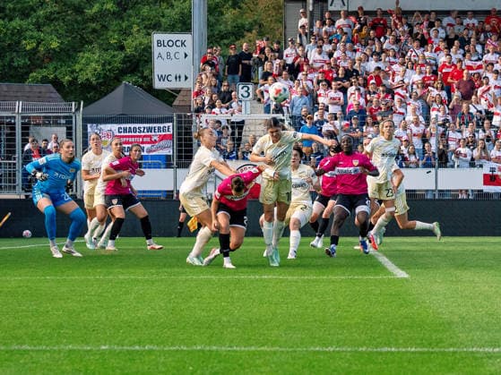 Eileen Michelle Campbell (1. FC Union Berlin, 10) klaert Eckball GER, Fussball, VfB Stuttgart vs. 1. FC Union Berlin, Google Pixel Frauen-Bundesliga, 6 Spieltag, Stuttgart, Saison 2026 2027, 04.10.2026 GER, Fussball, VfB Stuttgart vs. 1. FC Union Berlin, Google Pixel Frauen-Bundesliga, 6. Spieltag, Stuttgart, Saison 2026 2027, 04.10.2026 Stuttgart Copyright: xCarstenxSchweringx EP_CSG