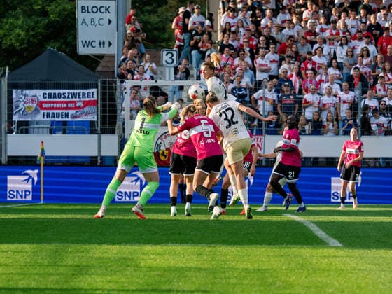 TOR zum 0:2 durch Lina Hausicke (1. FC Union Berlin, 32) Kopfball GER, Fussball, VfB Stuttgart vs. 1. FC Union Berlin, Google Pixel Frauen-Bundesliga, 6 Spieltag, Stuttgart, Saison 2026 2027, 04.10.2026 GER, Fussball, VfB Stuttgart vs. 1. FC Union Berlin, Google Pixel Frauen-Bundesliga, 6. Spieltag, Stuttgart, Saison 2026 2027, 04.10.2026 Stuttgart Copyright: xCarstenxSchweringx EP_CSG