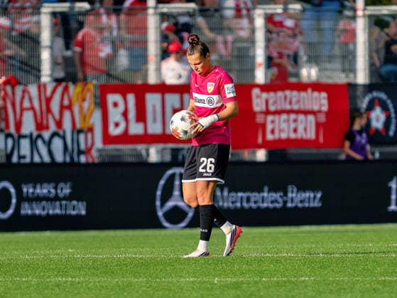 Nicole Billa (VfB Stuttgart, 26) enttaeuscht nach 0:2 durch Lina Hausicke (1. FC Union Berlin, 32) GER, Fussball, VfB Stuttgart vs. 1. FC Union Berlin, Google Pixel Frauen-Bundesliga, 6 Spieltag, Stuttgart, Saison 2026 2027, 04.10.2026 GER, Fussball, VfB Stuttgart vs. 1. FC Union Berlin, Google Pixel Frauen-Bundesliga, 6. Spieltag, Stuttgart, Saison 2026 2027, 04.10.2026 Stuttgart Copyright: xCarstenxSchweringx EP_CSG