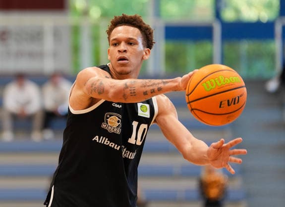 Isaiah Sanders (ETB Miners Essen, 10) am Ball. GER, ETB Miners Essen vs RheinStars Koeln, Barmer 2. Basketball Bundesliga, ProA, 3. Spieltag, Saison 2026-27, Sporthalle am Hallo, Essen, 04.10.2026 ETB Miners Essen vs RheinStars Koeln, ProA, 3. Spieltag, Saison 2026-27, 04.10.2026 Essen Copyright: xEibner-Pressefoto ScottxColemanx EP_SCN