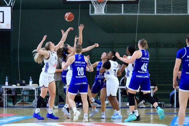 04.10.2026, Deutschland, GER, DEU, Basketball, DBBL,1.Bundesliga, 1.Tag, Saison 2026 2027, Berlin, ALBA Berlin vs Marburg Tara Wallack ( ALBA Berlin 1 ), Lena Gohlisch ( ALBA Berlin 12 ), Lea Debeljak ( BC Marburg 20 ), m nordphoto GmbH Engler Berlin Soemmeringhalle Berlin Deutschland Copyright: xNordphotox xEnglerx