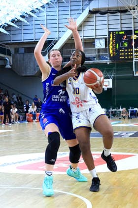 04.10.2026, Deutschland, GER, DEU, Basketball, DBBL,1.Bundesliga, 1.Tag, Saison 2026 2027, Berlin, ALBA Berlin vs Marburg Fanta Gassama ( ALBA Berlin 10 ), Allyson Christensen ( BC Marburg 45 ) nordphoto GmbH Engler Berlin Soemmeringhalle Berlin Deutschland Copyright: xNordphotox xEnglerx