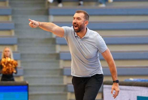Lars Wendt (ETB Miners Essen, Cheftrainer) gestikuliert. GER, ETB Miners Essen vs RheinStars Koeln, Barmer 2. Basketball Bundesliga, ProA, 3. Spieltag, Saison 2026-27, Sporthalle am Hallo, Essen, 04.10.2026 ETB Miners Essen vs RheinStars Koeln, ProA, 3. Spieltag, Saison 2026-27, 04.10.2026 Essen Copyright: xEibner-Pressefoto ScottxColemanx EP_SCN