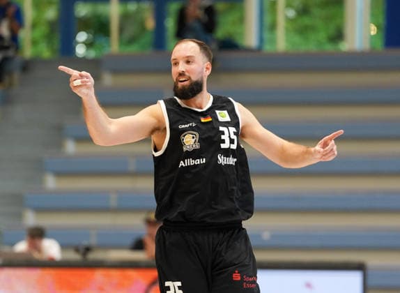 JJ Mann (ETB Miners Essen, 35) reagiert. GER, ETB Miners Essen vs RheinStars Koeln, Barmer 2. Basketball Bundesliga, ProA, 3. Spieltag, Saison 2026-27, Sporthalle am Hallo, Essen, 04.10.2026 ETB Miners Essen vs RheinStars Koeln, ProA, 3. Spieltag, Saison 2026-27, 04.10.2026 Essen Copyright: xEibner-Pressefoto ScottxColemanx EP_SCN