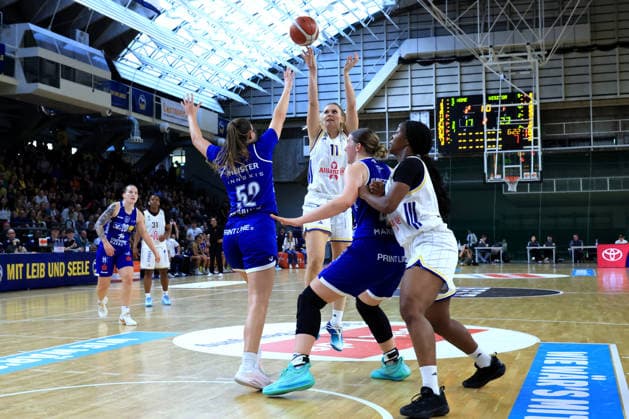 04.10.2026, Deutschland, GER, DEU, Basketball, DBBL,1.Bundesliga, 1.Tag, Saison 2026 2027, Berlin, ALBA Berlin vs Marburg Nina Rosemeyer ( ALBA Berlin 11 ) , Fanta Gassama ( ALBA Berlin 10 ), Lillian Christine Meister ( BC Marburg 52 ), Marianna Byvatov ( BC Marburg 9 ) nordphoto GmbH Engler Berlin Soemmeringhalle Berlin Deutschland Copyright: xNordphotox xEnglerx