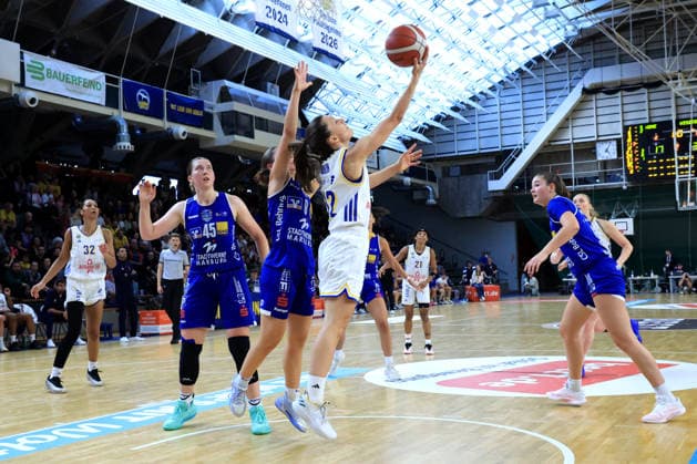 04.10.2026, Deutschland, GER, DEU, Basketball, DBBL,1.Bundesliga, 1.Tag, Saison 2026 2027, Berlin, ALBA Berlin vs Marburg Lena Gohlisch ( ALBA Berlin 12 ), Sara Guerreiro ( BC Marburg 13 ), Allyson Christensen ( BC Marburg 45 ) nordphoto GmbH Engler Berlin Soemmeringhalle Berlin Deutschland Copyright: xNordphotox xEnglerx