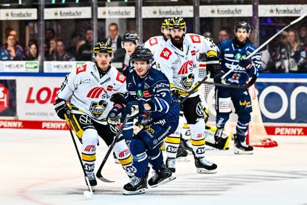 Christian Thomas (Iserlohn Roosters, 27) Roope Maekitalo (Krefeld Pinguine, 91), GER, Iserlohn Roosters vs. Krefeld Pinguine, Eishockey, Penny-DEL, 06. Spieltag, Spielzeit 2026 2027, 04.10.2026, GER, Iserlohn Roosters vs. Krefeld Pinguine, Eishockey, Penny-DEL, 06. Spieltag, Spielzeit 2026 2027, 04.10.2026 Iserlohn Copyright: xJonasxBrockmann Eibner-Pressefotox EP_JBN