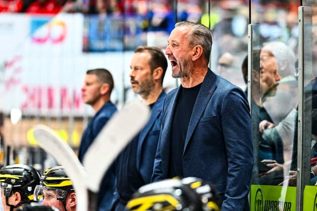 Thomas Popiesch (Trainer, Cheftrainer, Headcoach, Krefeld Pinguine), GER, Iserlohn Roosters vs. Krefeld Pinguine, Eishockey, Penny-DEL, 06. Spieltag, Spielzeit 2026 2027, 04.10.2026, GER, Iserlohn Roosters vs. Krefeld Pinguine, Eishockey, Penny-DEL, 06. Spieltag, Spielzeit 2026 2027, 04.10.2026 Iserlohn Copyright: xJonasxBrockmann Eibner-Pressefotox EP_JBN