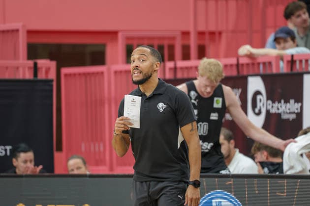 Tim Black (Nuernberg Falcons, Chef-Trainer), GER, Tigers Tuebingen vs. Nuernberg Falcons, Basketball, ProA, 3. Spieltag, Spielzeit 2026 2027, 04.10.2026 GER, Tigers Tuebingen vs. Nuernberg Falcons, Basketball, ProA, 3. Spieltag, Spielzeit 2026 2027, 04.10.2026 Tigers Tuebingen Copyright: xEibner-Pressefoto KirstenxJaegerx