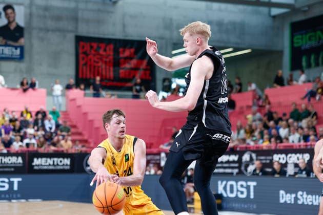Creighton Bryan William Morisch (Tigers Tuebingen, 24) under Ty Allred (Nuernberg Falcons, 10), GER, Tigers Tuebingen vs. Nuernberg Falcons, Basketball, ProA, 3. Spieltag, Spielzeit 2026 2027, 04.10.2026 GER, Tigers Tuebingen vs. Nuernberg Falcons, Basketball, ProA, 3. Spieltag, Spielzeit 2026 2027, 04.10.2026 Tigers Tuebingen Copyright: xEibner-Pressefoto KirstenxJaegerx