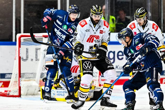 Maximilian Eisenmenger (Iserlohn Roosters, 41) Davis Vandane (Krefeld Pinguine, 55) , GER, Iserlohn Roosters vs. Krefeld Pinguine, Eishockey, Penny-DEL, 06. Spieltag, Spielzeit 2026 2027, 04.10.2026, GER, Iserlohn Roosters vs. Krefeld Pinguine, Eishockey, Penny-DEL, 06. Spieltag, Spielzeit 2026 2027, 04.10.2026 Iserlohn Copyright: xJonasxBrockmann Eibner-Pressefotox EP_JBN