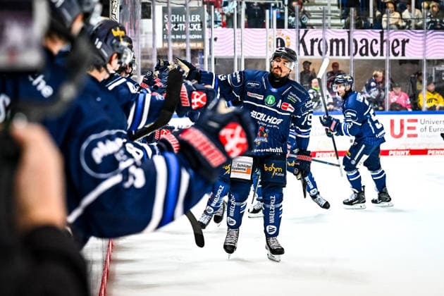 Torjubel, Jubel, Freude bei Torschütze Colin Ugbekile (Iserlohn Roosters, 79) Peter Quennville (Iserlohn Roosters, 89) Robin Norell (Iserlohn Roosters, 56) Cole Maier (Iserlohn Roosters, 14), GER, Iserlohn Roosters vs. Krefeld Pinguine, Eishockey, Penny-DEL, 06. Spieltag, Spielzeit 2026 2027, 04.10.2026, GER, Iserlohn Roosters vs. Krefeld Pinguine, Eishockey, Penny-DEL, 06. Spieltag, Spielzeit 2026 2027, 04.10.2026 Iserlohn Copyright: xJonasxBrockmann Eibner-Pressefotox EP_JBN
