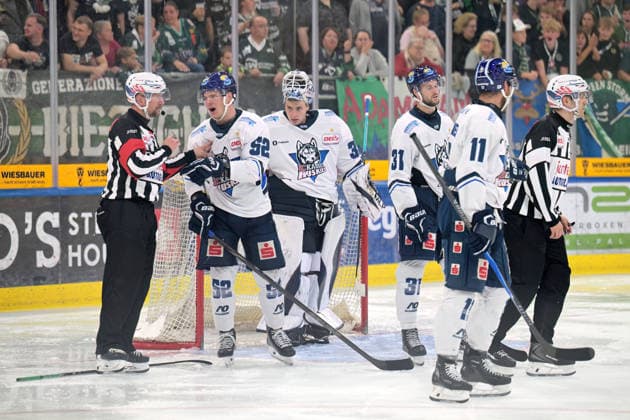 Rudelbildung auf dem Eis Bietigheim Steelers vs. EC Kassel Huskies, Eishockey, DEL 2, 06.Hauptrundenspiel, Saison 2026 2027, 04.10.2026 Bietigheim Steelers vs. EC Kassel Huskies, Eishockey, DEL 2, 06.Hauptrundenspiel, Saison 2026 2027, 04.10.2026 Bietigheim Copyright: xEibner-Pressefotox EP_TBR