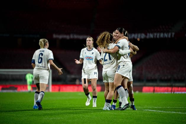 04.10.2026, GER, Fussball, Frauen, Google Pixel 1. Bundesliga, Saison 2026 2027, 5. Spieltag, 1. FC Nürnberg vs. TSG 1899 Hoffenheim Laia Martret Jimenez ( TSG Hoffenheim, 21 ), Svenja Fölmli ( TSG Hoffenheim, 19 ), Vanessa Diehm ( TSG Hoffenheim, 06 ) und Team jubeln über das Tor zum 1:1 DFB DFL regulations prohibit any use of photographs as image sequences and or quasi-video Nürnberg Max-Morlock-Stadion Bayern Deutschland Copyright: xNordphoto Memmlerx