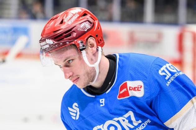 im Bild v.l. : Philip Feist (Schwenninger Wild Wings), Freisteller, GER, BW, VS, Penny DEL, Eishockey Liga, Spieltag 6, Schwenninger Wild Wings vs Straubing Tigers in der Helios Arena in Villingen-Schwenningen, 04.10.2026, Copyright: HMBxMedia UwexKoch