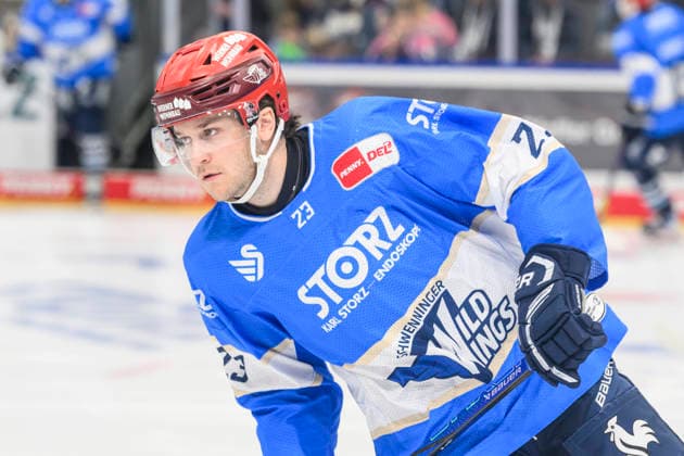 im Bild v.l. : Reed Lebsterae(Schwenninger Wild Wings), Freisteller, GER, BW, VS, Penny DEL, Eishockey Liga, Spieltag 6, Schwenninger Wild Wings vs Straubing Tigers in der Helios Arena in Villingen-Schwenningen, 04.10.2026, Copyright: HMBxMedia UwexKoch