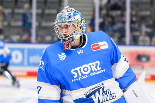 im Bild v.l. : Joacim Eriksson (Schwenninger Wild Wings), Freisteller, GER, BW, VS, Penny DEL, Eishockey Liga, Spieltag 6, Schwenninger Wild Wings vs Straubing Tigers in der Helios Arena in Villingen-Schwenningen, 04.10.2026, Copyright: HMBxMedia UwexKoch