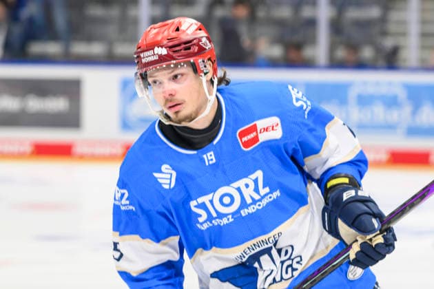 im Bild v.l. : Hakon Haenelt (Schwenninger Wild Wings), Freisteller, GER, BW, VS, Penny DEL, Eishockey Liga, Spieltag 6, Schwenninger Wild Wings vs Straubing Tigers in der Helios Arena in Villingen-Schwenningen, 04.10.2026, Copyright: HMBxMedia UwexKoch