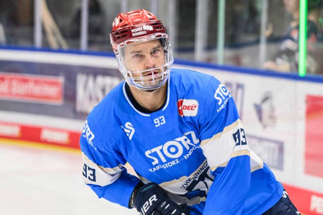 im Bild v.l. : Sebastian Uvira (Schwenninger Wild Wings), Freisteller, GER, BW, VS, Penny DEL, Eishockey Liga, Spieltag 6, Schwenninger Wild Wings vs Straubing Tigers in der Helios Arena in Villingen-Schwenningen, 04.10.2026, Copyright: HMBxMedia UwexKoch