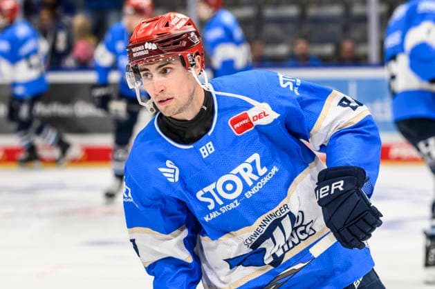im Bild v.l. : Kyle Platzer (Schwenninger Wild Wings), Freisteller, GER, BW, VS, Penny DEL, Eishockey Liga, Spieltag 6, Schwenninger Wild Wings vs Straubing Tigers in der Helios Arena in Villingen-Schwenningen, 04.10.2026, Copyright: HMBxMedia UwexKoch