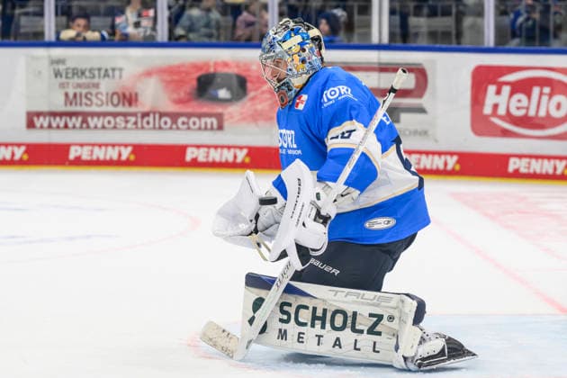 im Bild v.l. : Joacim Eriksson (Schwenninger Wild Wings), Freisteller, GER, BW, VS, Penny DEL, Eishockey Liga, Spieltag 6, Schwenninger Wild Wings vs Straubing Tigers in der Helios Arena in Villingen-Schwenningen, 04.10.2026, Copyright: HMBxMedia UwexKoch