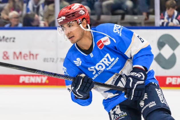 im Bild v.l. : Austin Ortega (Schwenninger Wild Wings), Freisteller, GER, BW, VS, Penny DEL, Eishockey Liga, Spieltag 6, Schwenninger Wild Wings vs Straubing Tigers in der Helios Arena in Villingen-Schwenningen, 04.10.2026, Copyright: HMBxMedia UwexKoch