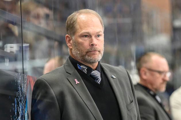 im Bild v.l. : Steve Walker (Schwenninger Wild Wings), Freisteller, GER, BW, VS, Penny DEL, Eishockey Liga, Spieltag 6, Schwenninger Wild Wings vs Straubing Tigers in der Helios Arena in Villingen-Schwenningen, 04.10.2026, Copyright: HMBxMedia UwexKoch