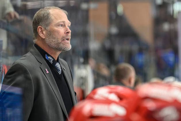 im Bild v.l. : Steve Walker (Schwenninger Wild Wings), Freisteller, GER, BW, VS, Penny DEL, Eishockey Liga, Spieltag 6, Schwenninger Wild Wings vs Straubing Tigers in der Helios Arena in Villingen-Schwenningen, 04.10.2026, Copyright: HMBxMedia UwexKoch