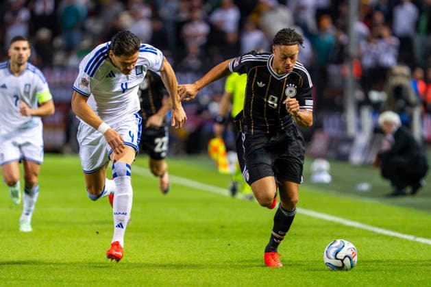 Derry Scherhant (Deutschland, Germany, 09) gegen Konstantinos Mavropanos (Griechenland, 04) Griechenland vs. Deutschland, Fussball, UEFA Nations Leauge, 4. Spieltag, Saison 2026 2027, 04.10.2026 Griechenland vs. Deutschland, Fussball, UEFA Nations Leauge, 4. Spieltag, Saison 2026 2027, 04.10.2026 Thessaloniki Copyright: xEibner-Pressefoto J.xDerondeaux EP_JDU