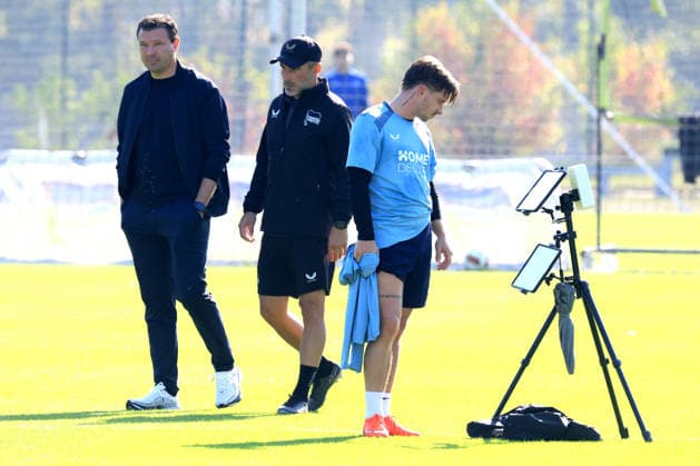 05.10.2026, DEU GER, Fussball , 2.Fussballbundesliga, Saison 2026 2027, Sportforum, Hertha BSC, Training Benjamin Weber Sportdirektor,( Hertha BSC Berlin ), Cheftrainer Stefan Leitl ( Hertha BSC Berlin ), Mads Pedersen ( Hertha BSC Berlin 22 ) 2. Liga: DFB DFL regulations prohibit any use of photographs as image sequences and or quasi-video) nordphoto GmbH Engler Berlin Sportforum Berlin Deutschland Copyright: xNordphotox xEnglerx