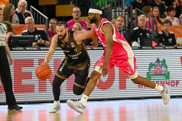 Devin Askew (Basketball Loewen Braunschweig, 05) am Ball gegen Lloyd Pandi (RASTA Vechta, 02) RASTA Vechta vs. Basketball Loewen Braunschweig , easyCredit Basketball Bundesliga, 4. Spieltag, Saison 2026 2027, 05.10.2026, RASTA Vechta vs. Basketball Loewen Braunschweig , easyCredit Basketball Bundesliga, 4. Spieltag, Saison 2026 2027, 05.10.2026 Vechta Copyright: xEibner-Pressefoto RobertxGertzenx EP_RGN