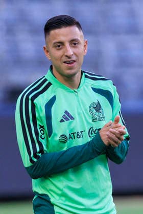 October 5, 2026, Los Angeles, California, USA: Roberto Alvarado 25 of Mexico during practice on Monday, October 5, 2026 at BMO Stadium in Los Angeles, California in preparation for an International Friendly, Länderspiel, Nationalmannschaft match against Chile on Tuesday October 6, 2026 at the Los Angeles Memorial Coliseum. ARIANA RUIZ PI Los Angeles USA - ZUMAp124 20261005_zaa_p124_019 Copyright: xArianaxRuizx