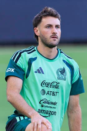 October 5, 2026, Los Angeles, California, USA: Santiago Gimenez 11 of Mexico during practice on Monday, October 5, 2026 at BMO Stadium in Los Angeles, California in preparation for an International Friendly, Länderspiel, Nationalmannschaft match against Chile on Tuesday October 6, 2026 at the Los Angeles Memorial Coliseum. ARIANA RUIZ PI Los Angeles USA - ZUMAp124 20261005_zaa_p124_020 Copyright: xArianaxRuizx