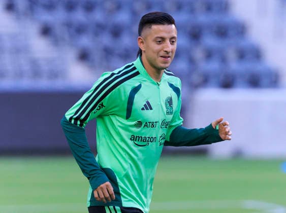 October 5, 2026, Los Angeles, California, USA: Roberto Alvarado 25 of Mexico during practice on Monday, October 5, 2026 at BMO Stadium in Los Angeles, California in preparation for an International Friendly, Länderspiel, Nationalmannschaft match against Chile on Tuesday October 6, 2026 at the Los Angeles Memorial Coliseum. ARIANA RUIZ PI Mexico press conference, PK, Pressekonferenz - ZUMAp124 20261005_zaa_p124_018 Copyright: xArianaxRuizx