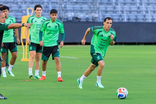 October 5, 2026, Los Angeles, California, USA: Hugo Camberos of Mexico during a practice on Monday, October 5, 2026 at BMO Stadium, in Los Angeles, California in preparation for an International Friendly, Länderspiel, Nationalmannschaft match against Chile on Tuesday October 6, 2026 at the Los Angeles Memorial Coliseum. JAVIER ROJAS PI Mexico press conference, PK, Pressekonferenz - ZUMAp124 20261005_zaa_p124_041 Copyright: xJavierxRojasx
