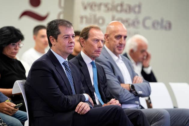 October 6, 2026, Madrid, Madrid, Spain: Luis Martin Izquierdo and Emilio Butragueno during the Desayunos Deportivos Europa Press - Rafael de los Santos, ahead the NFL, American Football Herren, USA Madrid match 2026 holded at Camilo Jose Cela University on October 06, 2026, in Madrid, Spain. Madrid Spain - ZUMAa181 20261006_zaa_a181_003 Copyright: xOscarxJ.xBarrosox